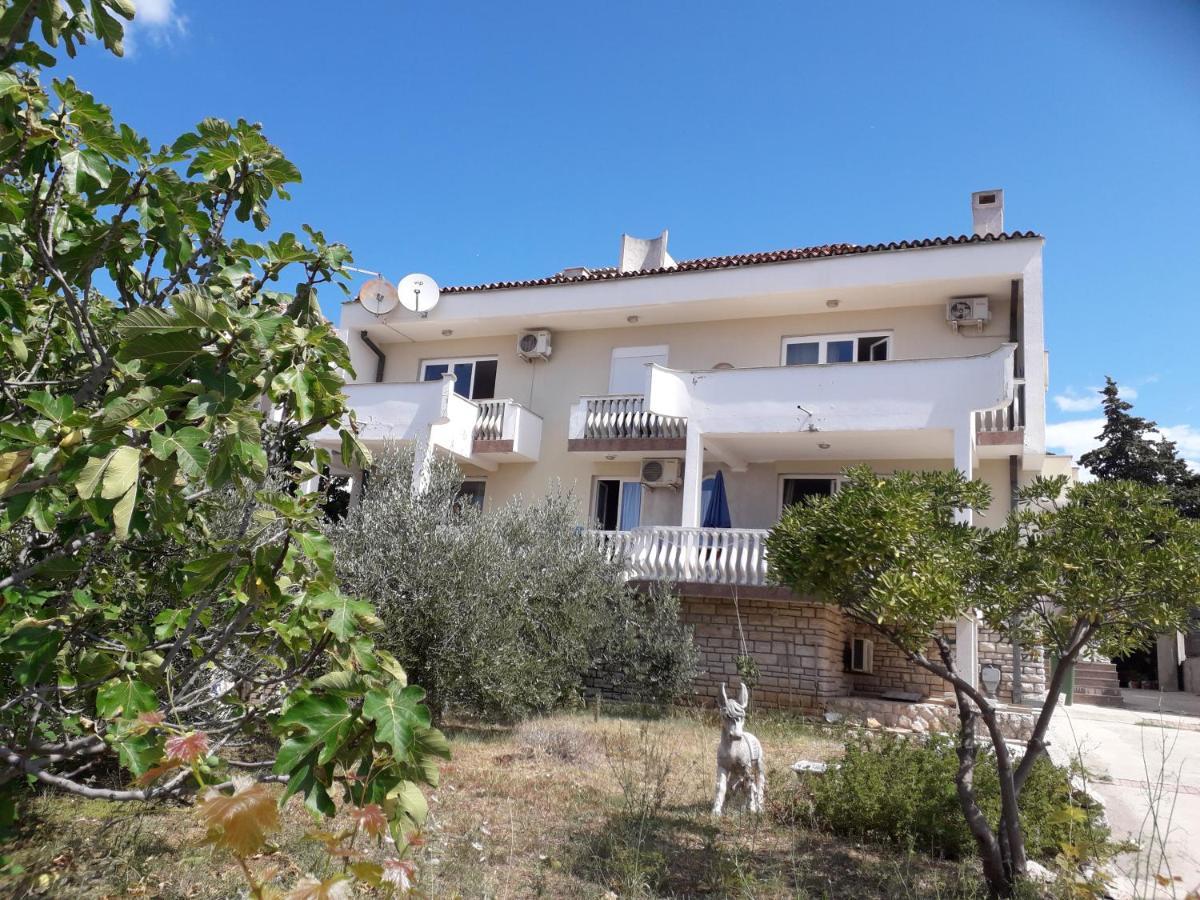 נובליה Apartments Miljenko מראה חיצוני תמונה
